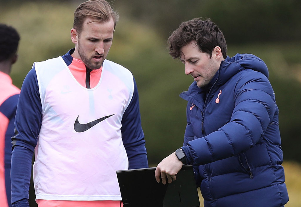 Harry Kane trains with his teammates for the first time