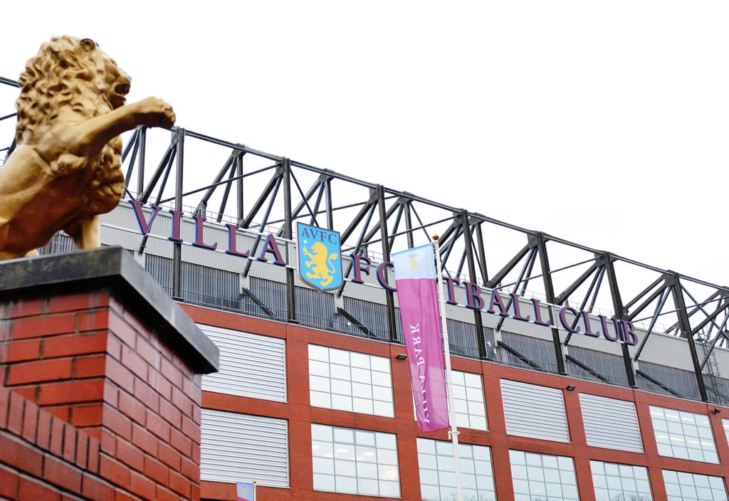 Video: Spurs players arrive at stadium ahead of Aston Villa match