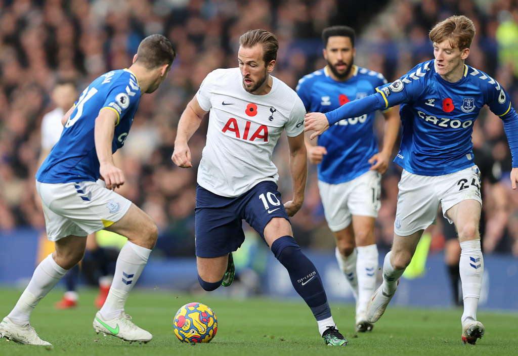 Tim Sherwood claims Spurs star was 'non-existent' against Everton - Criticises two others