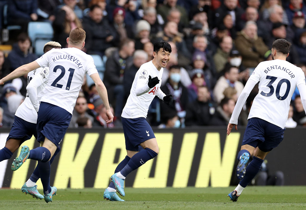 ‘I was reading his lips’ - Neville claims what Son said after being subbed against Arsenal