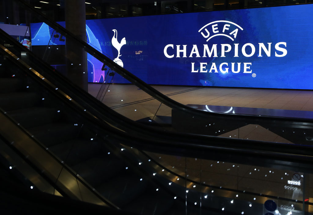 Photo: Spurs players arrive at Tottenham Stadium ahead of AC Milan match