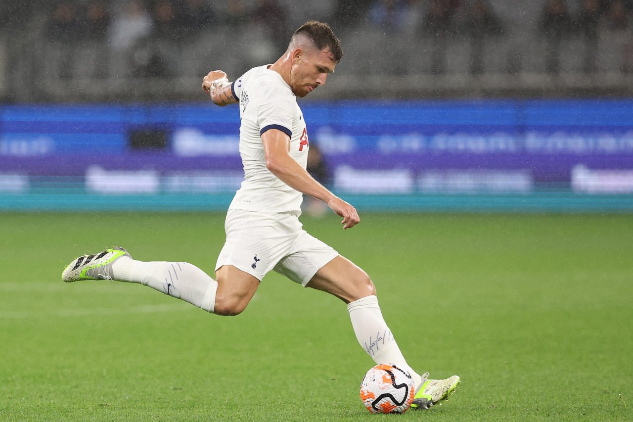 Pierre-Emile Hojbjerg kicks the ball