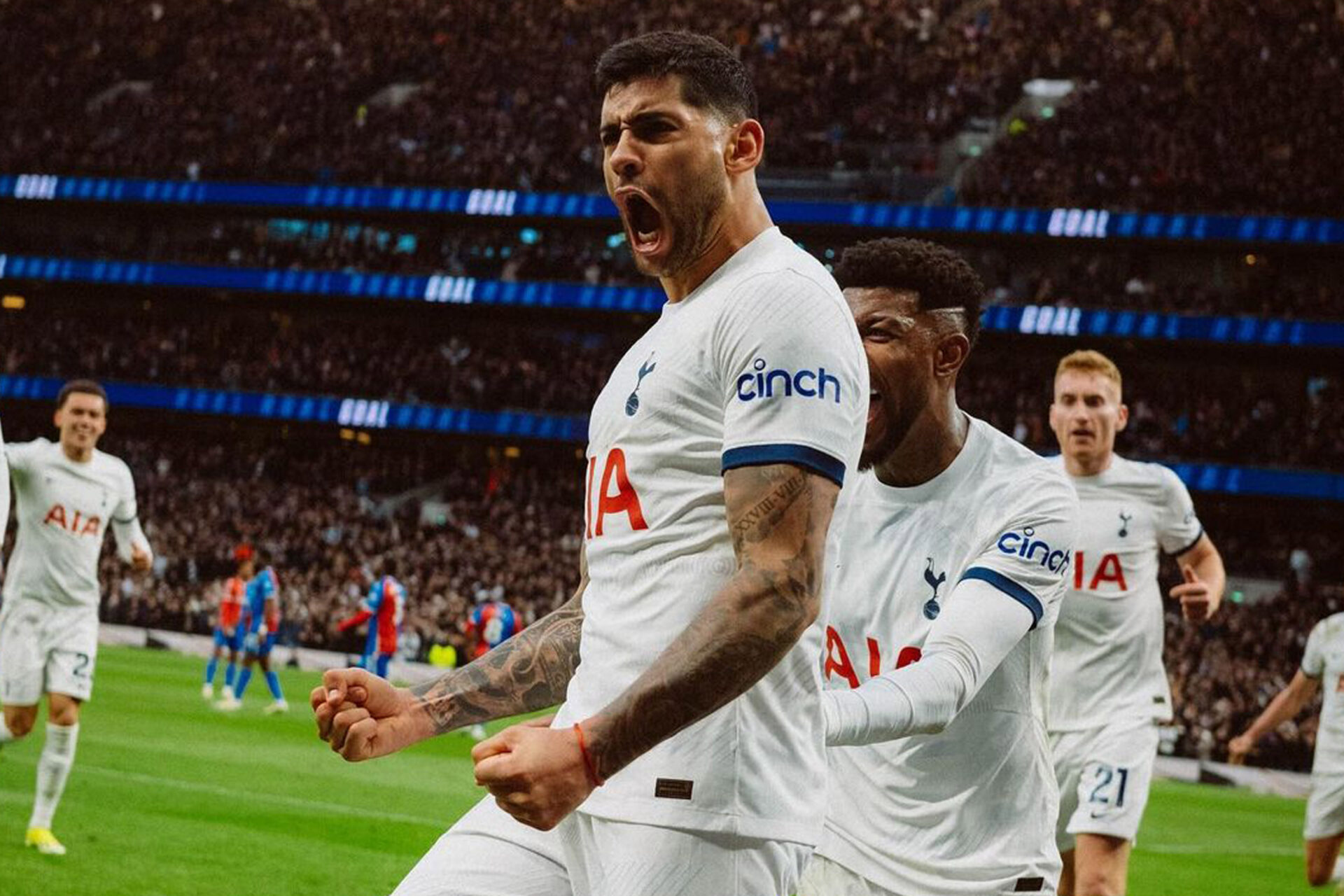 SoccerStarz Cristian Romero Tottenham Figure - 2 Inch Collectible Football Player