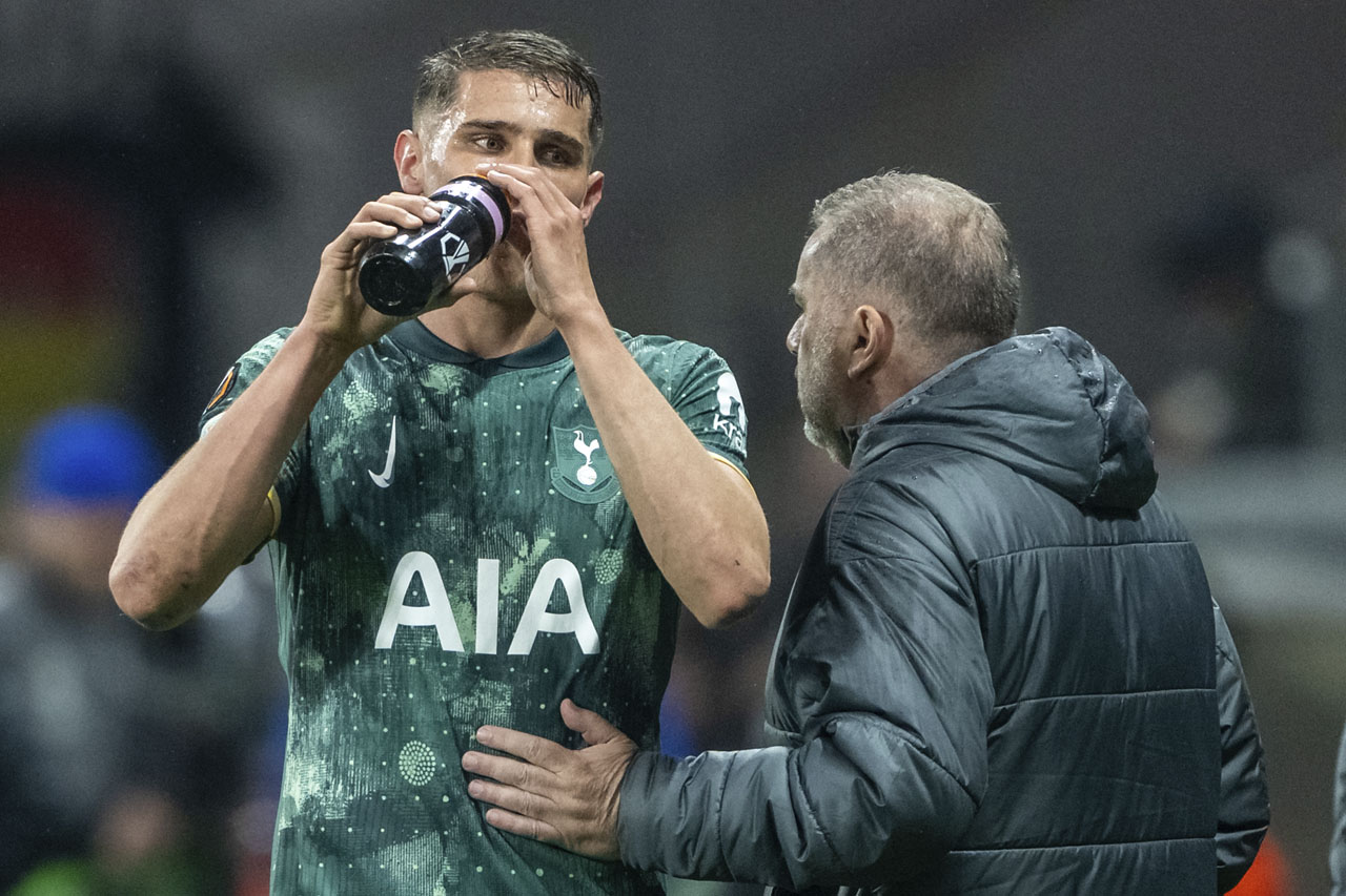 Micky van de Ven Ange Postecoglou