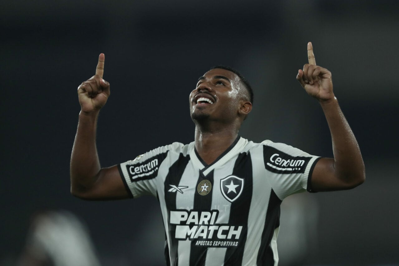 Tottenham battling two Premier League clubs for Botafogo left-back Cuiabano - Spurs Web