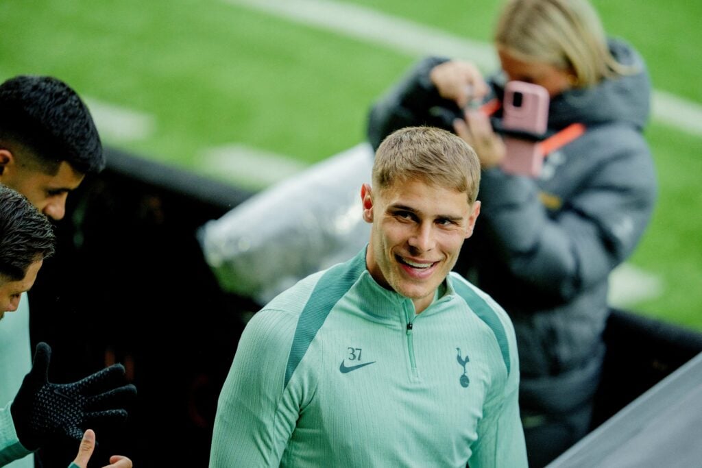 FBL-EUR-C3-TOTTENHAM-TRAINING