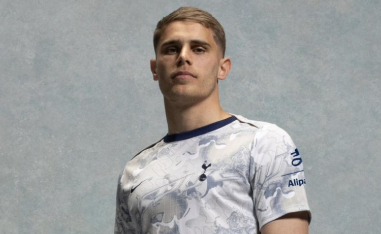 Tottenham warm-up kit Micky Van de Ven