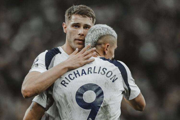 Micky van de Ven Richarlison Tottenham