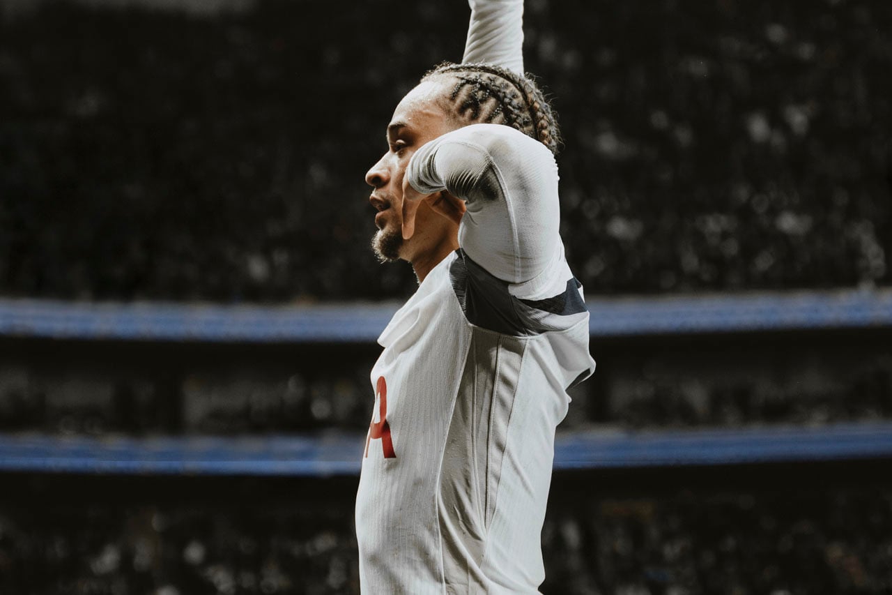 Micky van de Ven reveals what he told Xavi Simons during Tottenham struggles