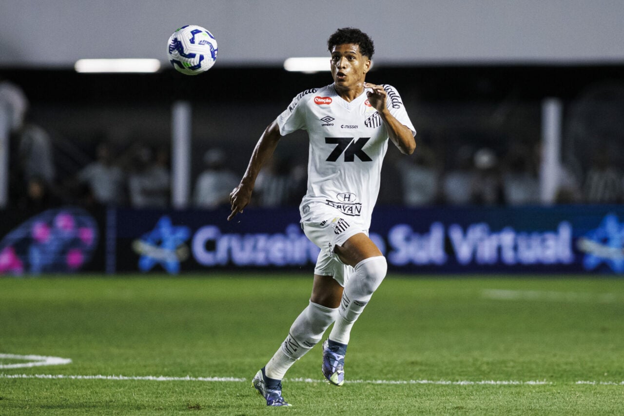 Details revealed as Tottenham bid £8m for a player with an £87m release clause