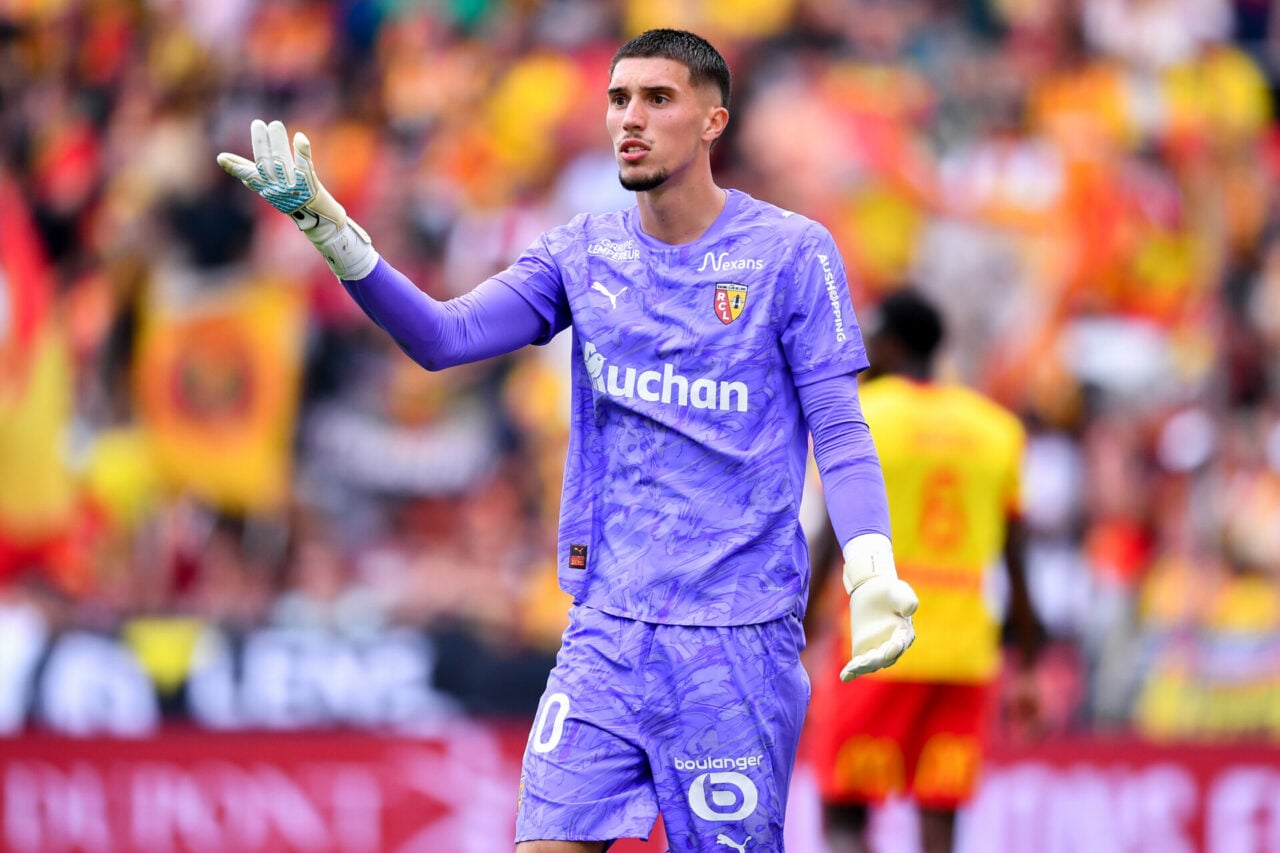 Tottenham eye goalkeeper star who is trying to beat PSG to the Ligue 1 title this season