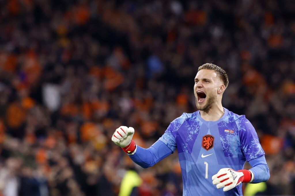 Tottenham target Bart Verbruggen