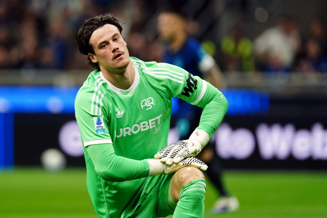 Tottenham goalkeeper target is available for £43.5m but Chelsea and Newcastle want him too