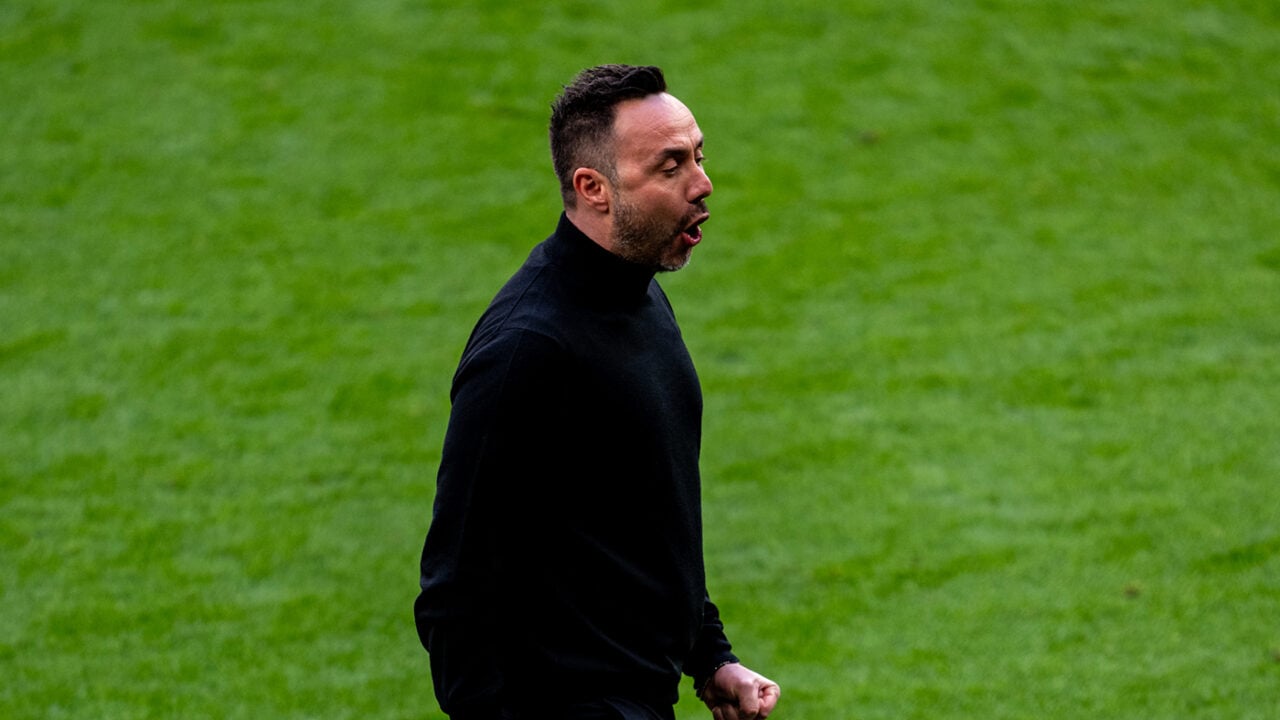 ‘It’s very hot’ – Roberto De Zerbi says Tottenham stadium has a unique quality - Spurs Web