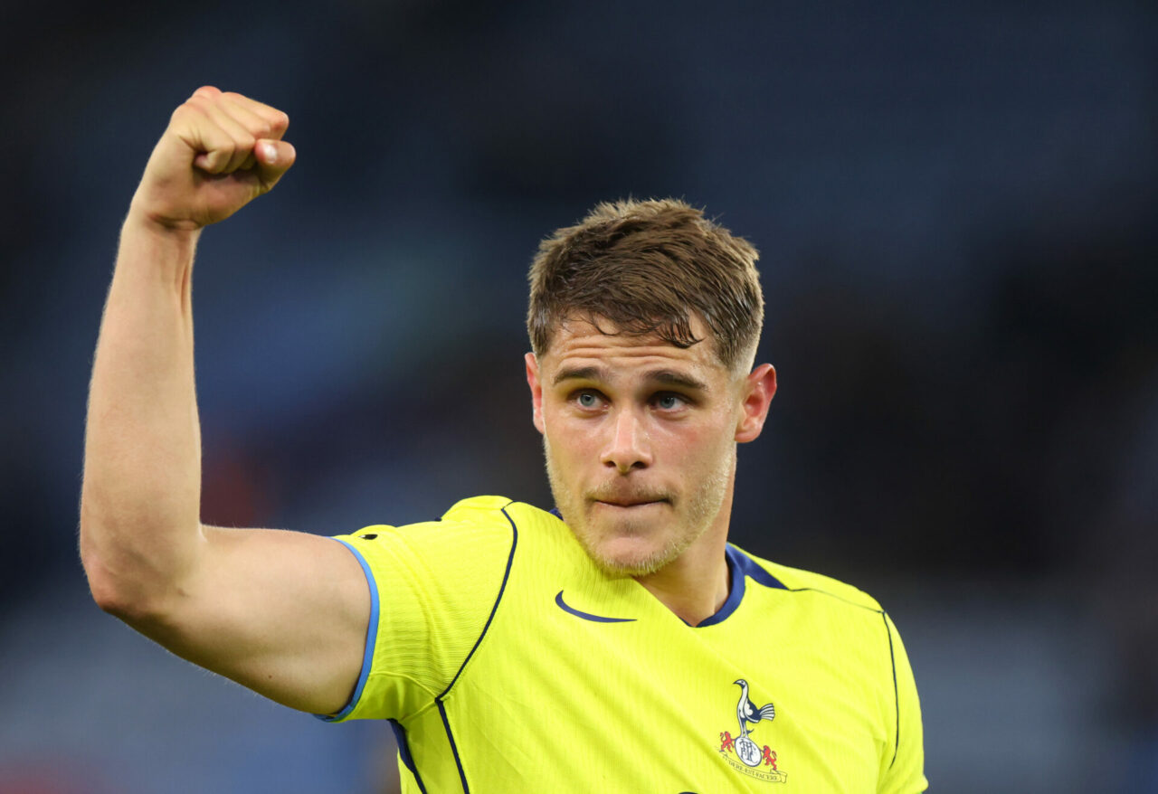 Tottenham fans left split by claim that Micky van de Ven is open to a new contract - Spurs Web