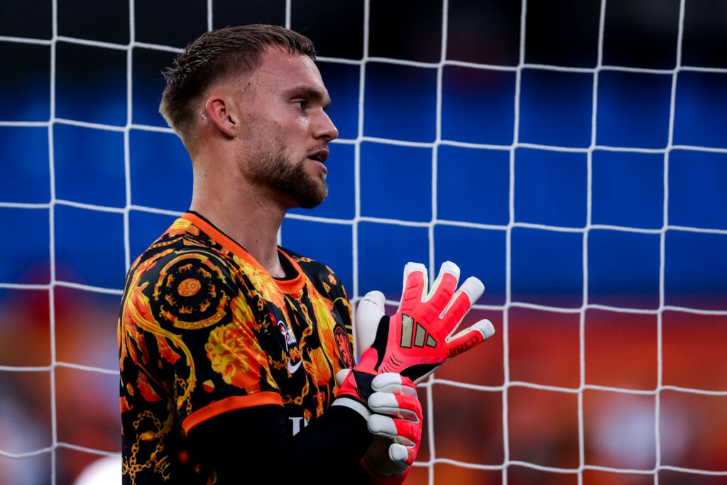 Tottenham target Bart Verbruggen