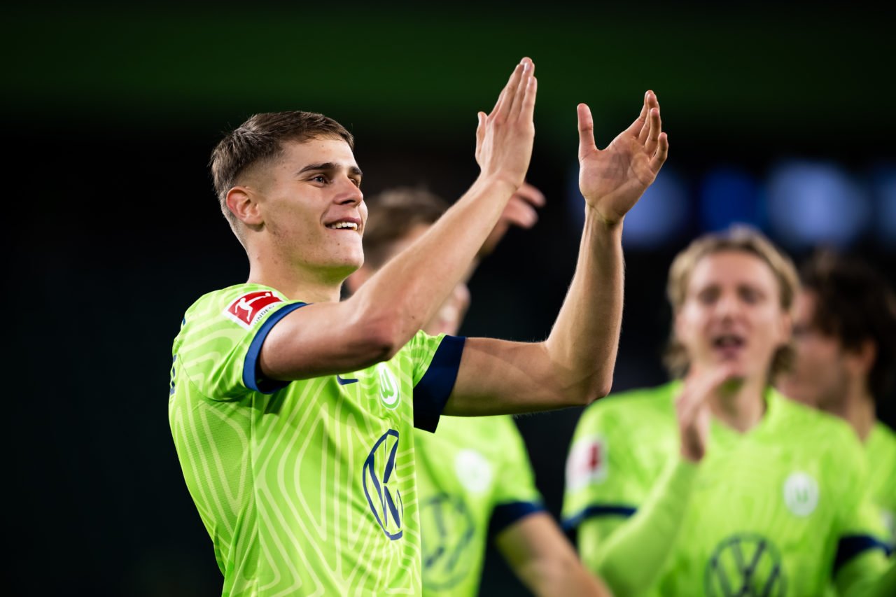 Micky van den Ven of Wolfsburg celebrates