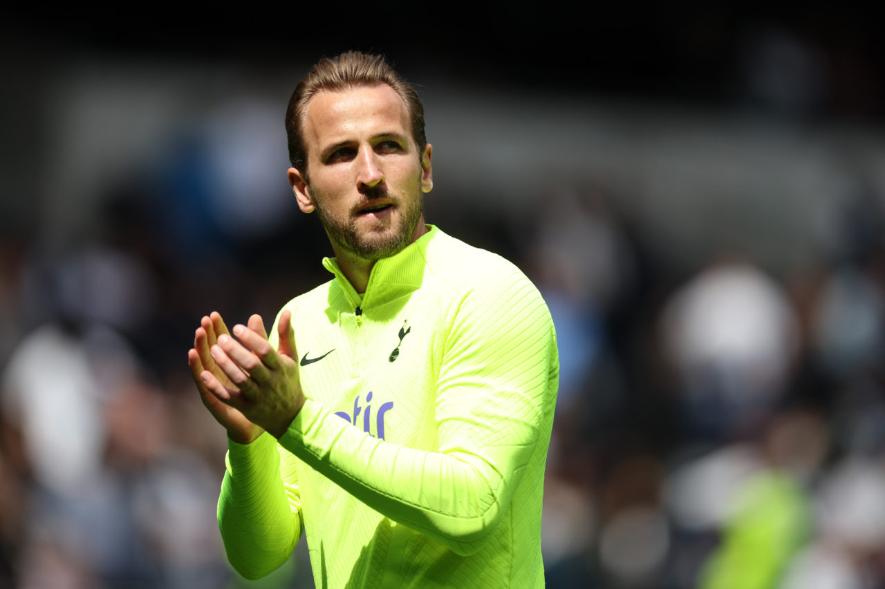 Harry Kane of Tottenham Hotspur applauds the fans as he warms up prior to the Premier League match between Tottenham Hotspur and Brentford
