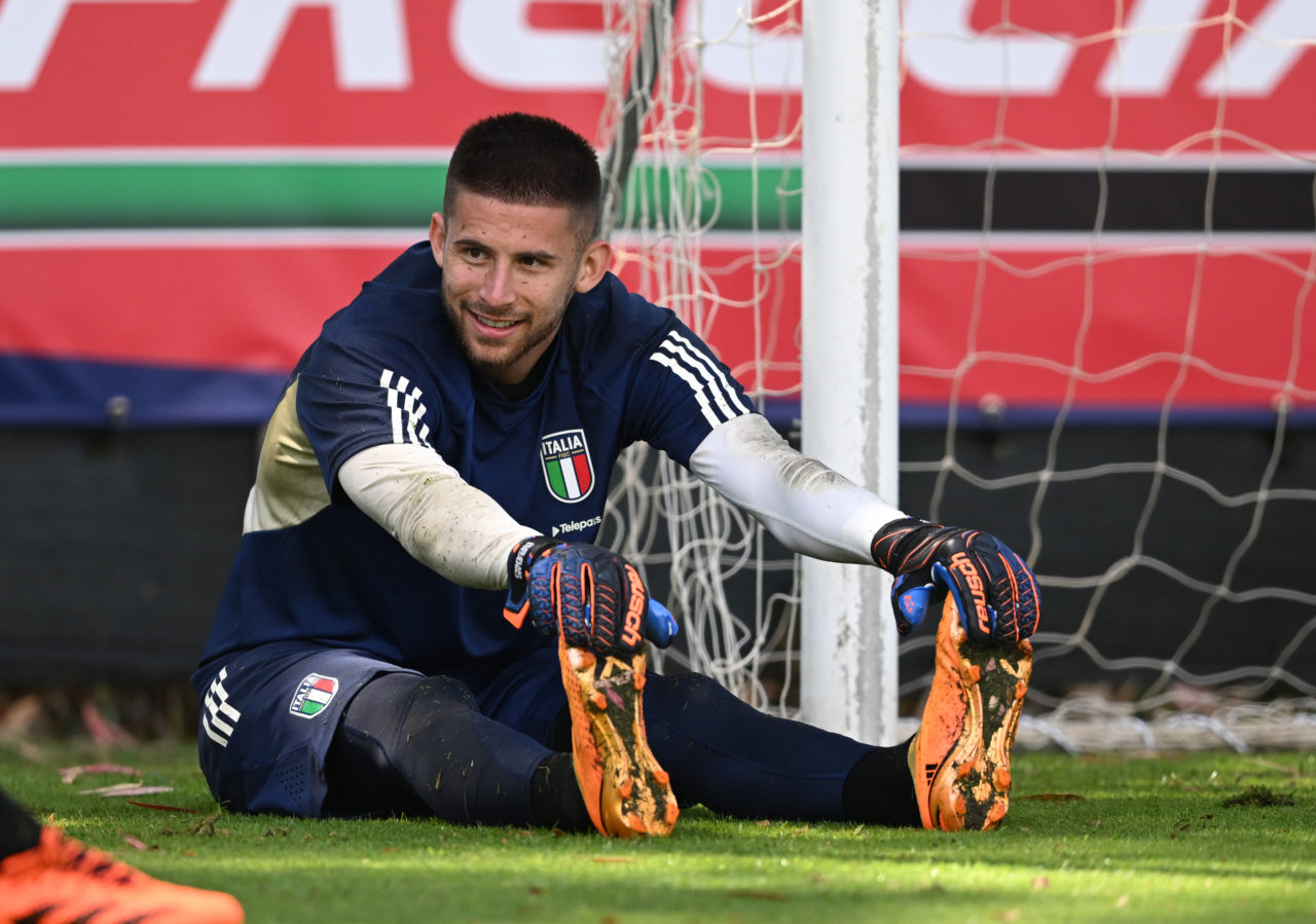 Guglielmo Vicario during a training session for Italy